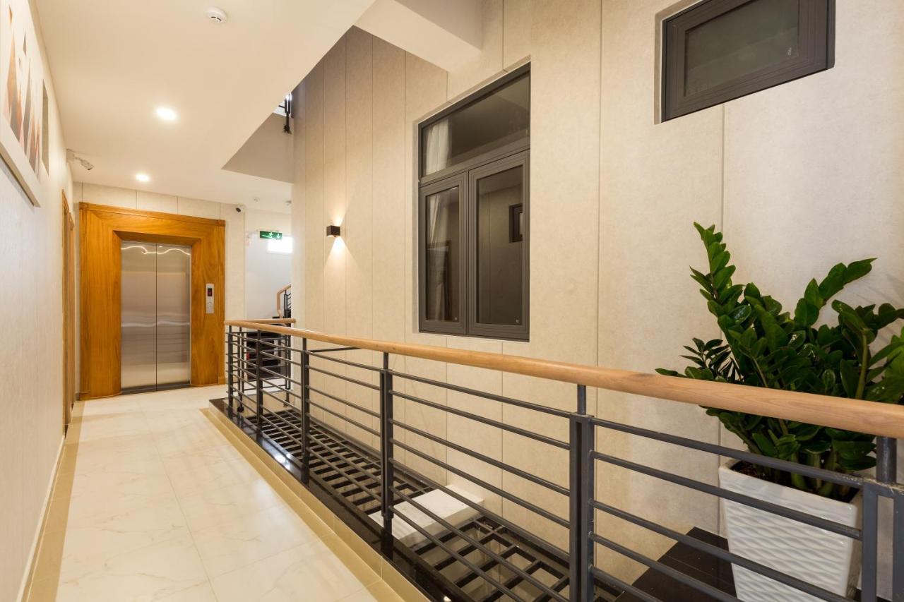Yours Studio Airport Hotel Хошимин Екстериор снимка