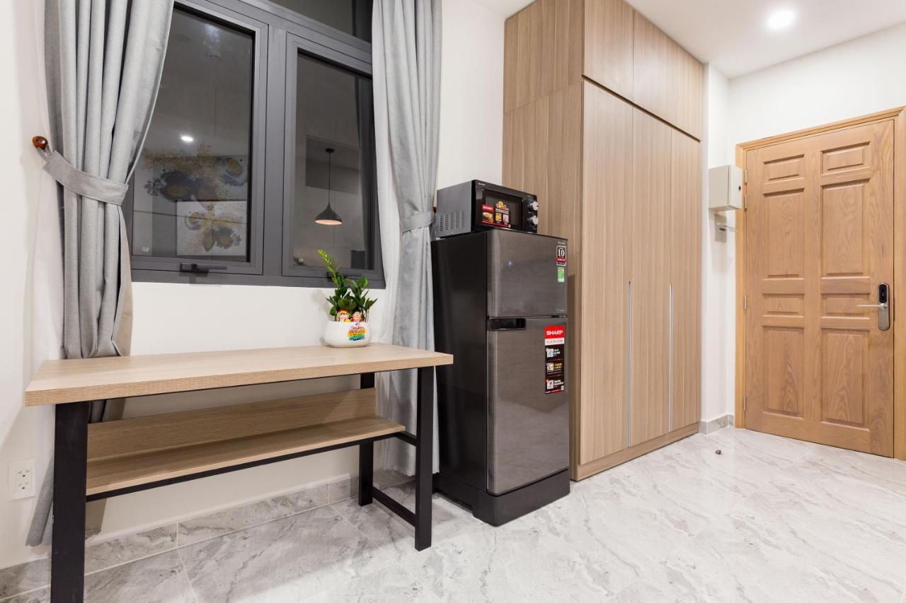 Yours Studio Airport Hotel Хошимин Екстериор снимка