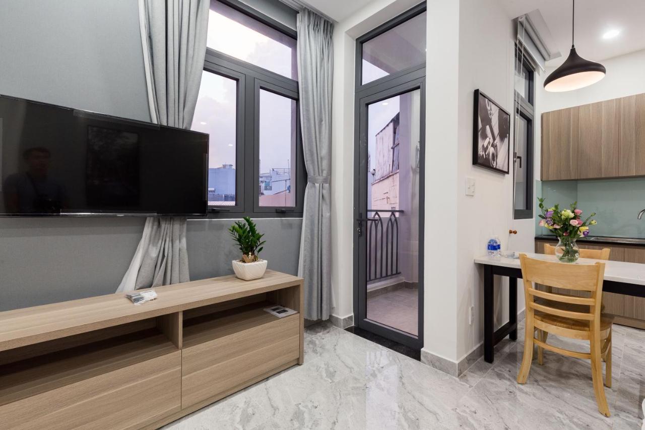 Yours Studio Airport Hotel Хошимин Екстериор снимка